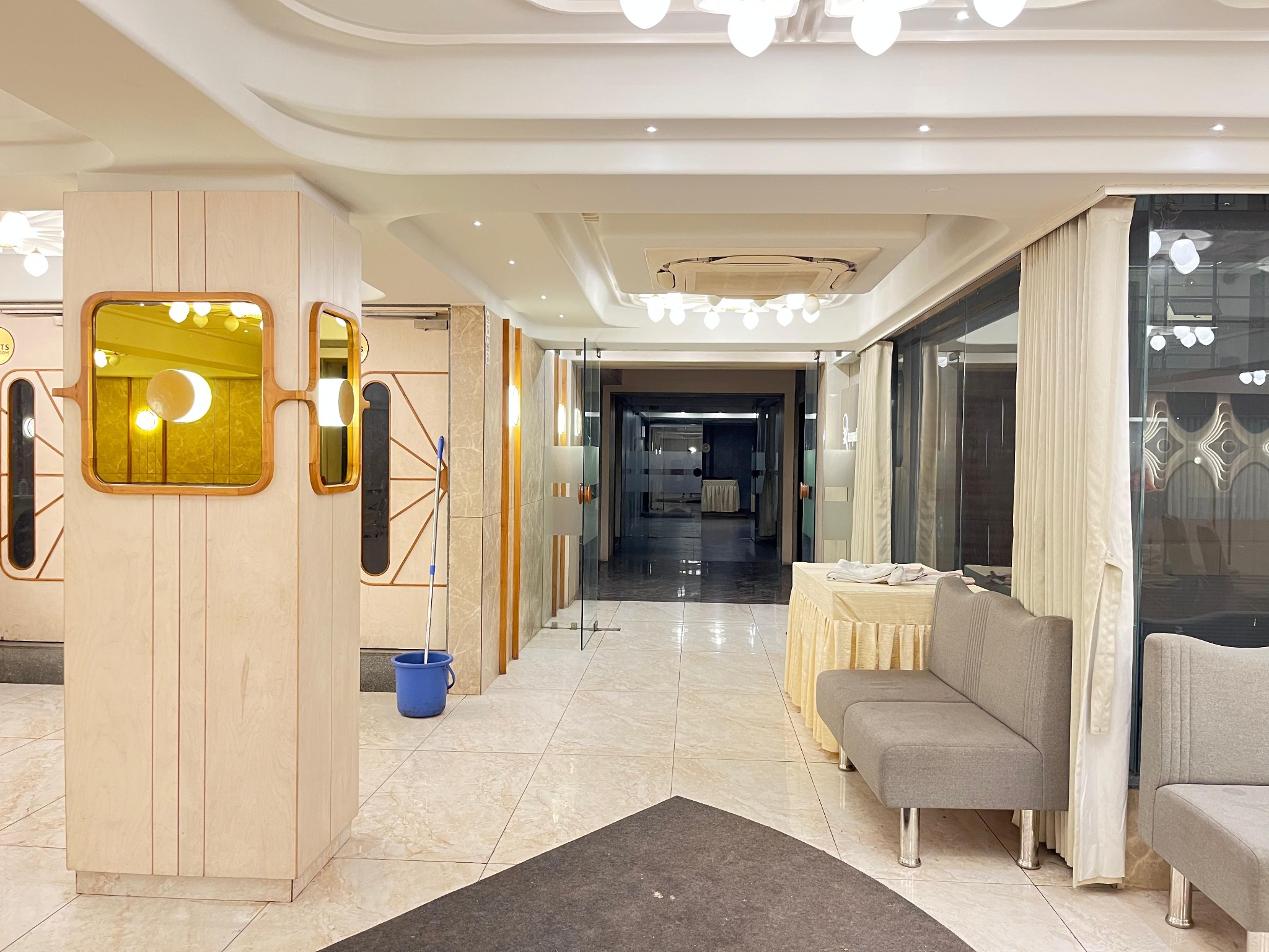 Grand Royal Dine entrance